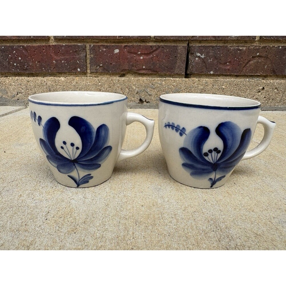 Vintage 1970-1980s USSR Russian Gzhel Handpainted Pair of Two Tea Cups 8 oz